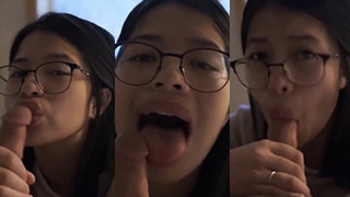 Sepongan ABG Cantik Kacamata